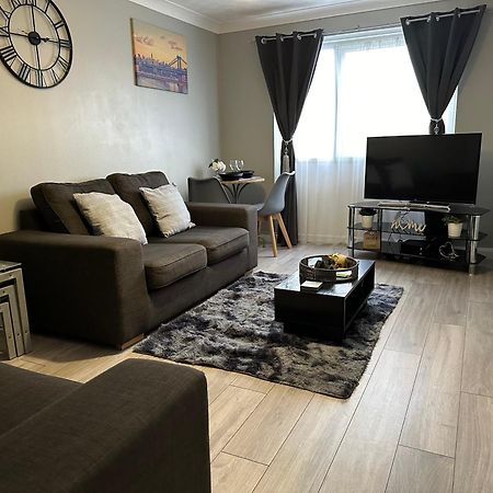 Modern Cosy Warm Home With Free Parking Chelmsford Bagian luar foto