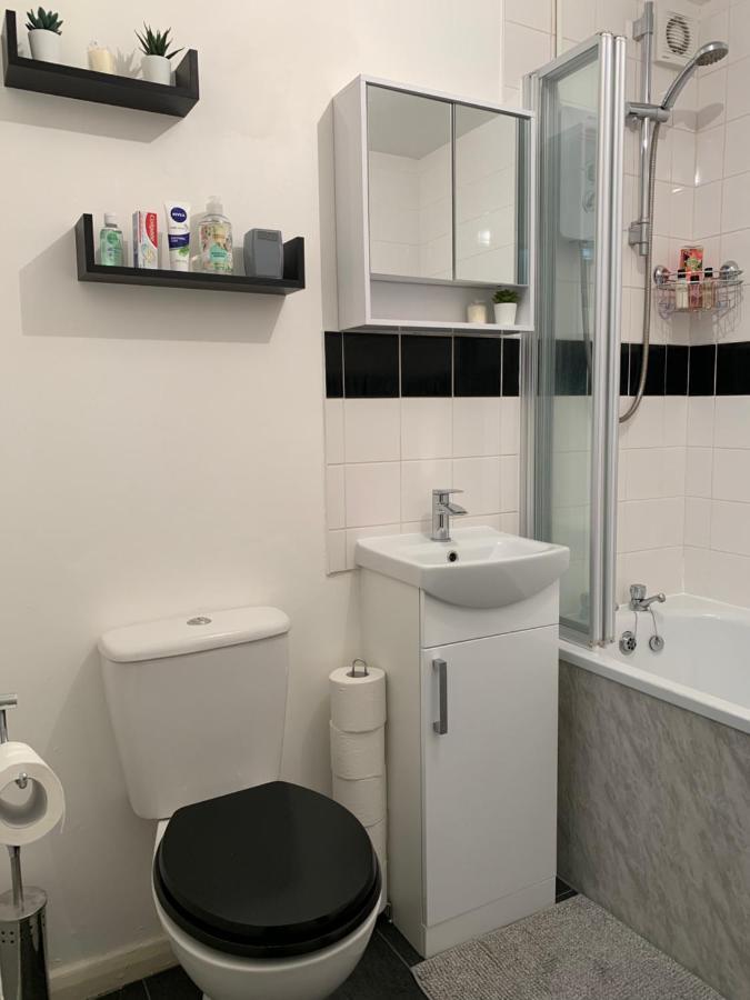Modern Cosy Warm Home With Free Parking Chelmsford Bagian luar foto
