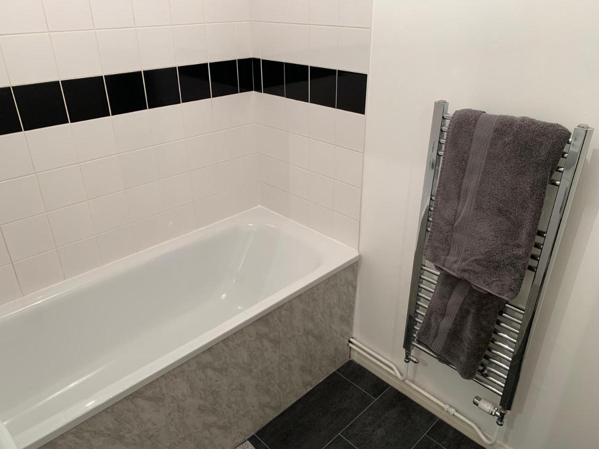 Modern Cosy Warm Home With Free Parking Chelmsford Bagian luar foto